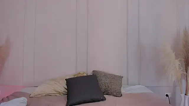 Mariapettit online show from April 2026 11:56:02 AM