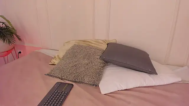 Mariapettit online show from March 2026 01:02:02 PM