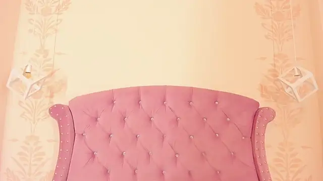 DaphneLloyd online show from October 2025 08:21:02 PM