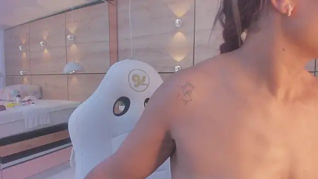 martina touss online show from December 2025 12:33:02 PM