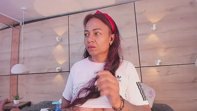 martina touss online show from February 2026 01:01:01 PM