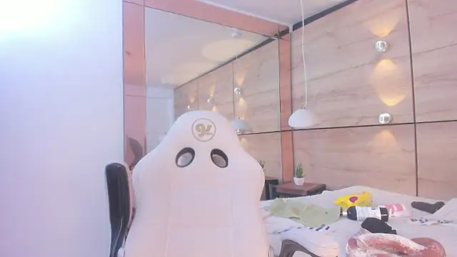 martina touss online show from January 2026 01:29:01 PM