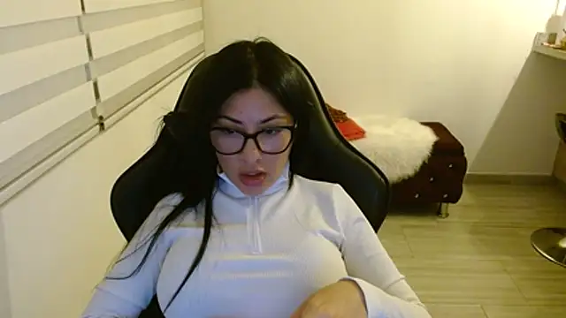 Snapshot of Charlotte_cute18 chatting on May 2026 02:25:02 AM Charlotte cute18 online show from May 2026 02:25:02 AM