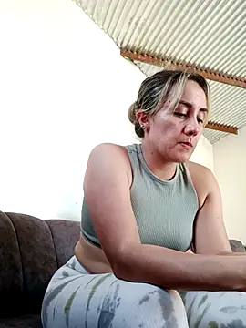 Isabel23zr online show from September 2025 04:13:02 PM