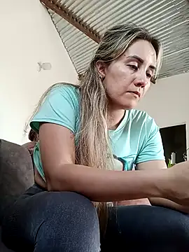 Isabel23zr online show from September 2025 09:54:02 PM