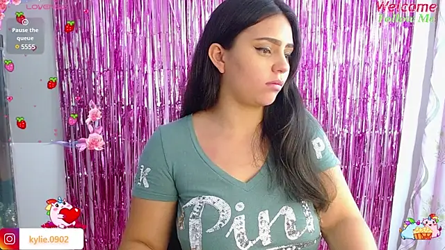 Snapshot of karol_9 chatting on January 2025 02:43:02 AM karol 9 online show from January 2025 02:43:02 AM