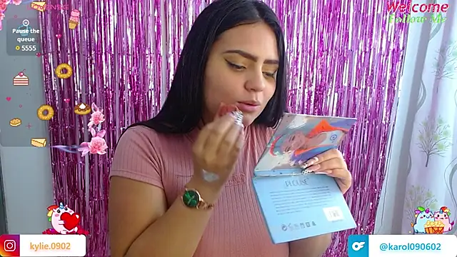 Snapshot of karol_9 chatting on January 2025 04:39:02 AM karol 9 online show from January 2025 04:39:02 AM