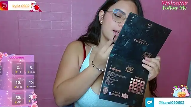 Snapshot of karol_9 chatting on March 2025 02:37:02 AM karol 9 online show from March 2025 02:37:02 AM