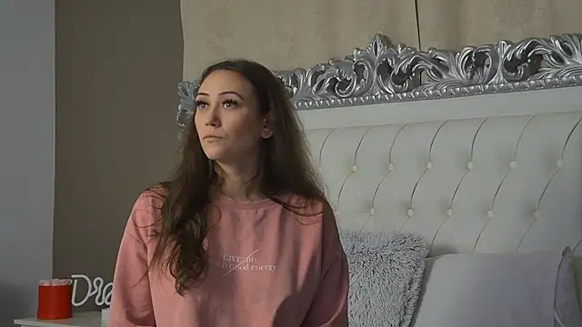 AliceMunro online show from November 2025 05:06:02 PM