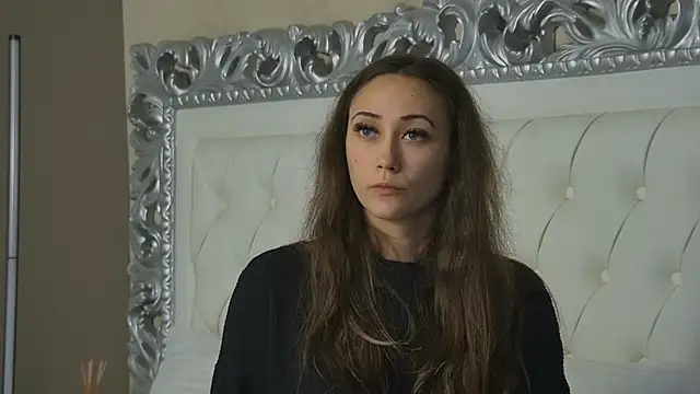 AliceMunro online show from November 2025 08:23:02 PM