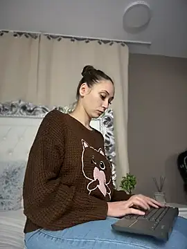 AliceMunro online show from November 2025 07:58:01 PM