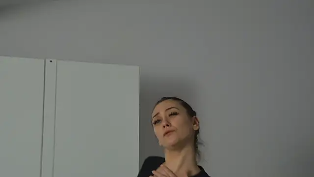 AliceMunro online show from April 2026 08:48:01 PM