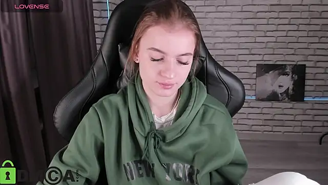 Stacey Brown online show from December 2025 01:19:01 AM