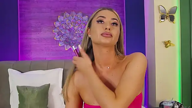 LoraDevine online show from April 2026 06:58:01 PM