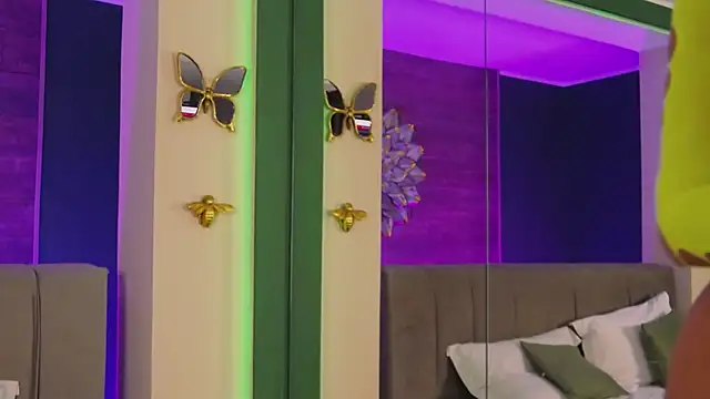 LoraDevine online show from February 2026 08:08:02 PM