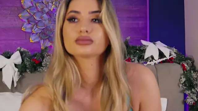 LoraDevine online show from December 2025 08:36:02 PM