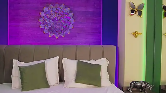 LoraDevine online show from February 2026 08:21:02 PM