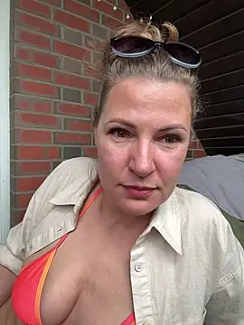 Snapshot of ilucyme chatting on May 2026 12:44:01 PM ilucyme online show from May 2026 12:44:01 PM