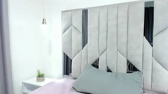 Alliccee online show from January 2026 06:59:01 PM