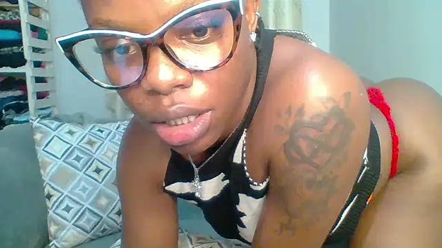 Petite 254 online show from April 2026 12:28:01 AM
