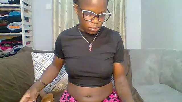 Petite 254 online show from May 2026 10:16:02 PM