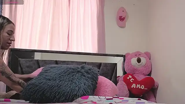 Hotsamantamature online show from November 2025 09:07:02 PM