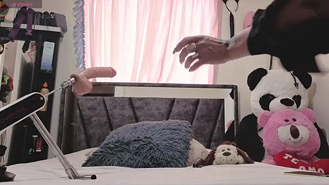 Hotsamantamature online show from October 2025 06:32:02 PM