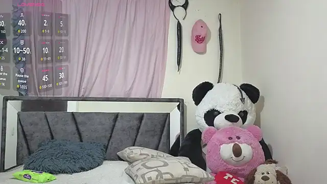 Hotsamantamature online show from October 2025 10:51:02 PM