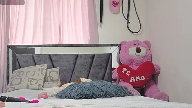 Hotsamantamature online show from October 2025 09:59:01 PM