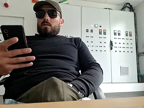 Leonormaldick online show from March 2026 02:13:02 PM