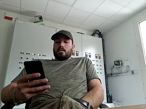 Leonormaldick online show from December 2025 12:44:02 PM