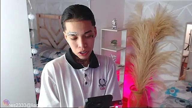 Jonesliam23 online show from November 2025 07:40:01 PM