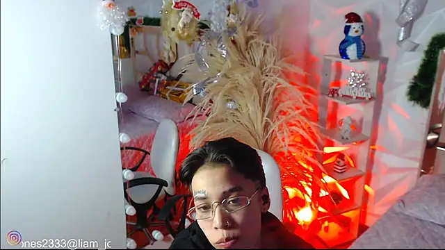 Jonesliam23 online show from December 2025 09:04:02 PM