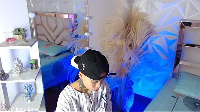 Jonesliam23 online show from March 2026 07:08:02 PM