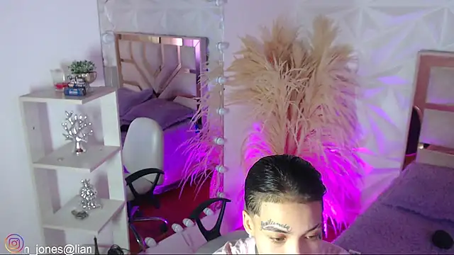 Jonesliam23 online show from February 2026 06:58:01 PM