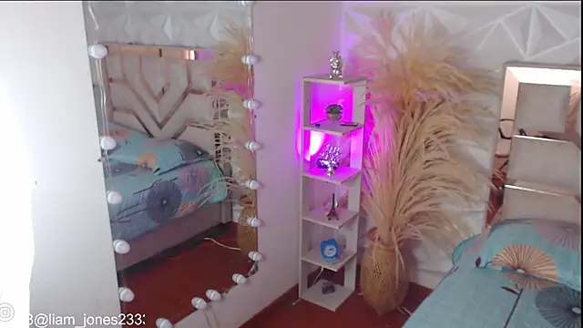 Jonesliam23 online show from October 2025 07:43:01 PM