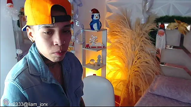 Jonesliam23 online show from December 2025 07:24:01 PM