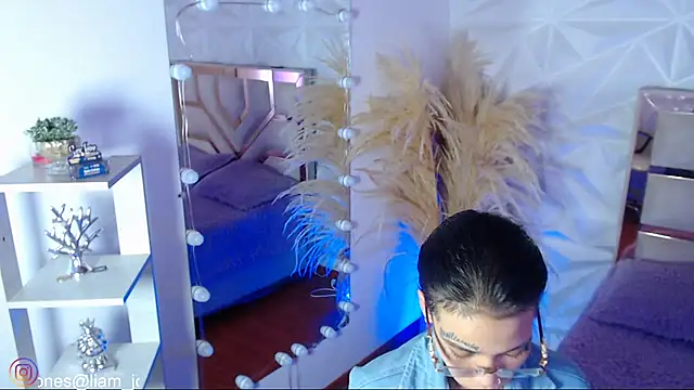 Jonesliam23 online show from February 2026 07:11:01 PM