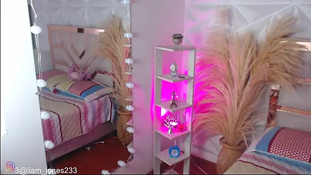 Jonesliam23 online show from November 2025 07:39:01 PM