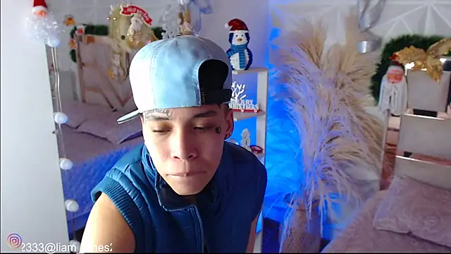 Jonesliam23 online show from December 2025 07:24:02 PM