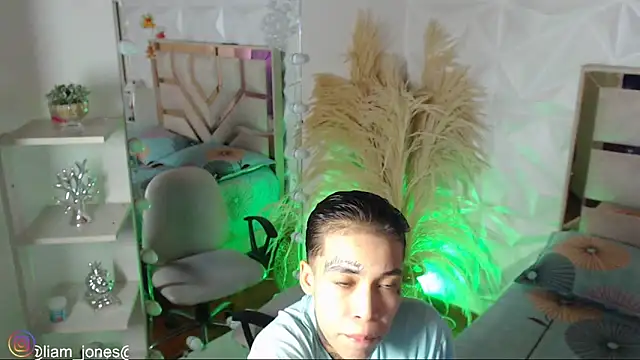 Jonesliam23 online show from January 2026 07:39:01 PM