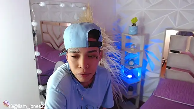 Jonesliam23 online show from September 2025 07:17:02 PM