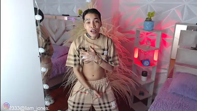 Jonesliam23 online show from October 2025 07:48:01 PM