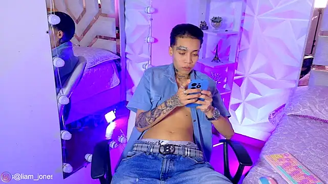 Jonesliam23 online show from May 2026 08:42:02 PM