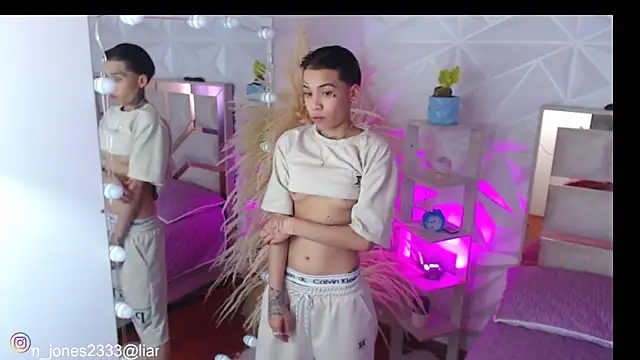 Jonesliam23 online show from September 2025 06:15:01 PM