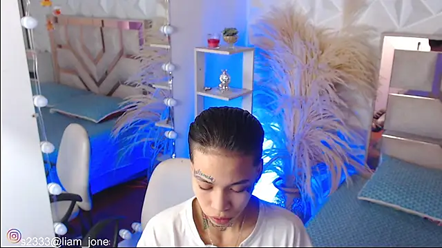 Jonesliam23 online show from November 2025 07:25:01 PM