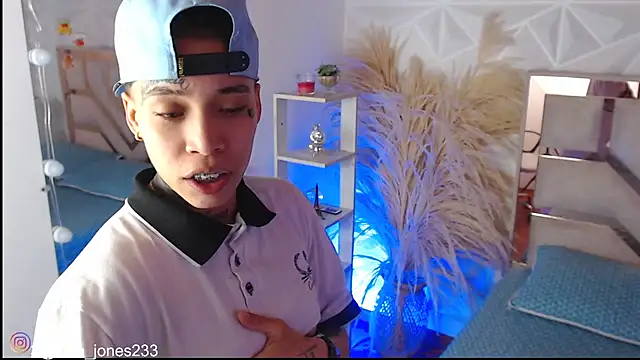 Jonesliam23 online show from November 2025 07:25:02 PM