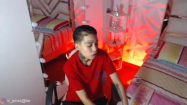 Jonesliam23 online show from April 2026 07:42:02 PM