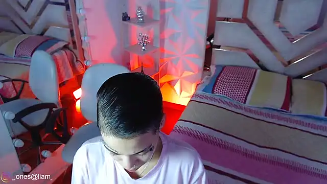 Jonesliam23 online show from March 2026 07:26:01 PM