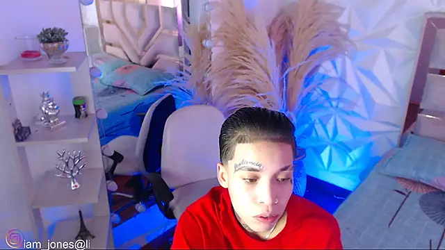 Jonesliam23 online show from March 2026 07:09:01 PM